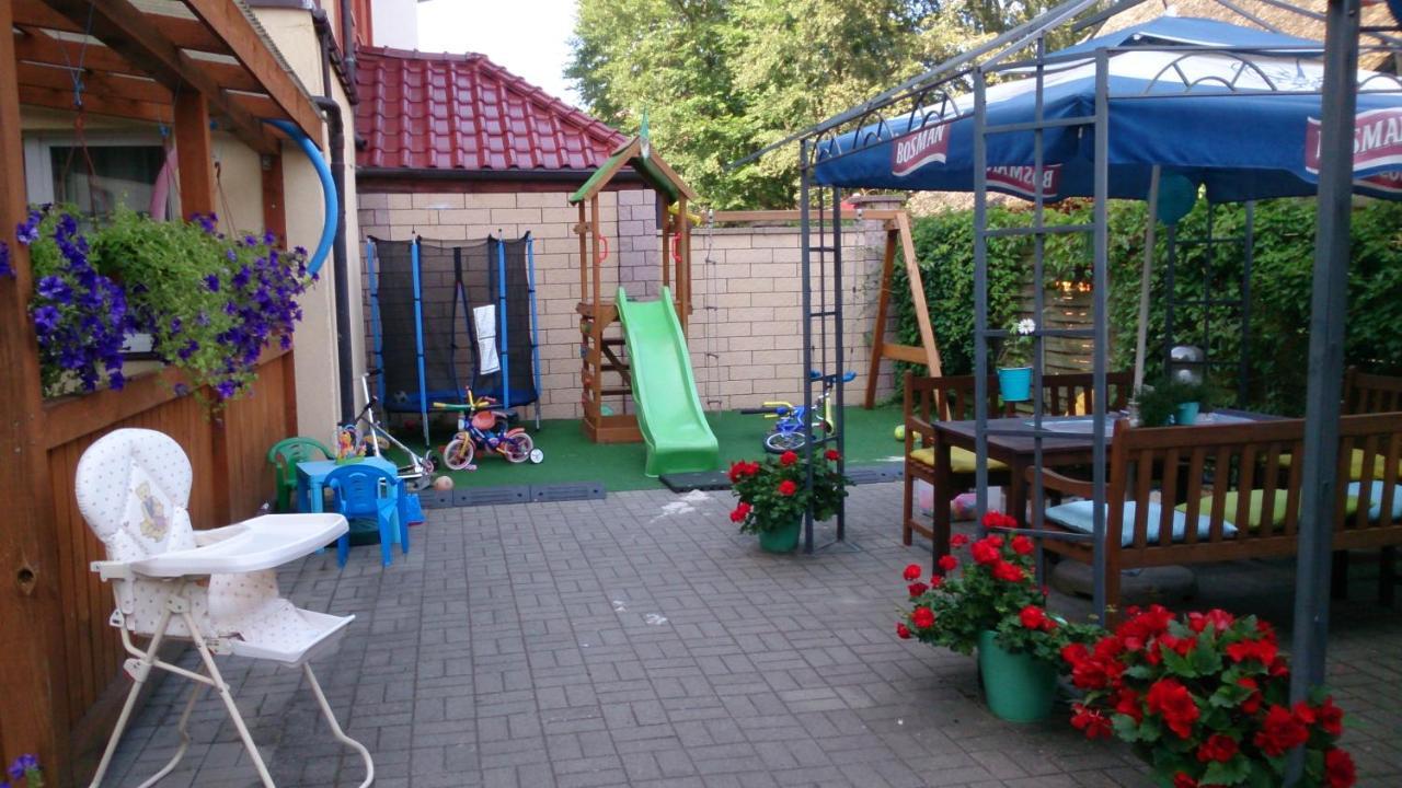 Patio Dom Goscinny Lukecin Exterior photo