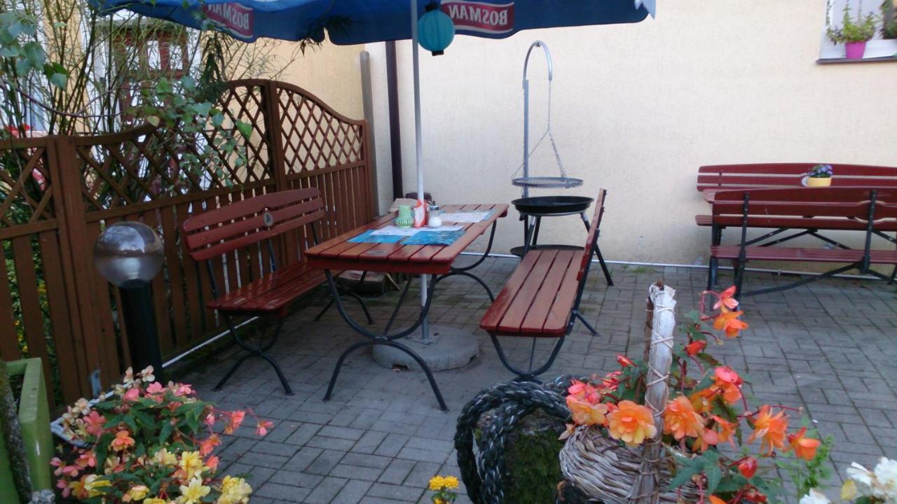 Patio Dom Goscinny Lukecin Exterior photo