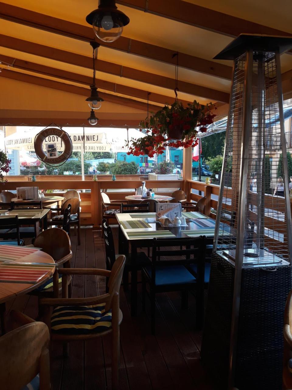 Patio Dom Goscinny Lukecin Exterior photo
